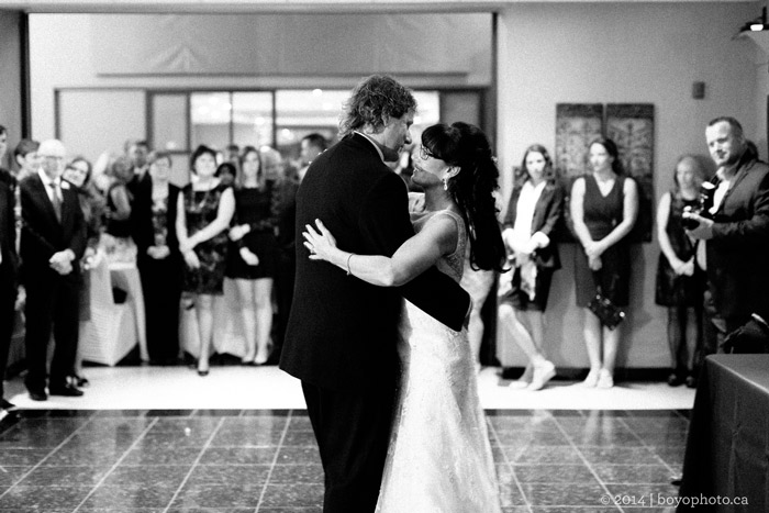 bride-and-groom-first-dance-by-boyo-photography