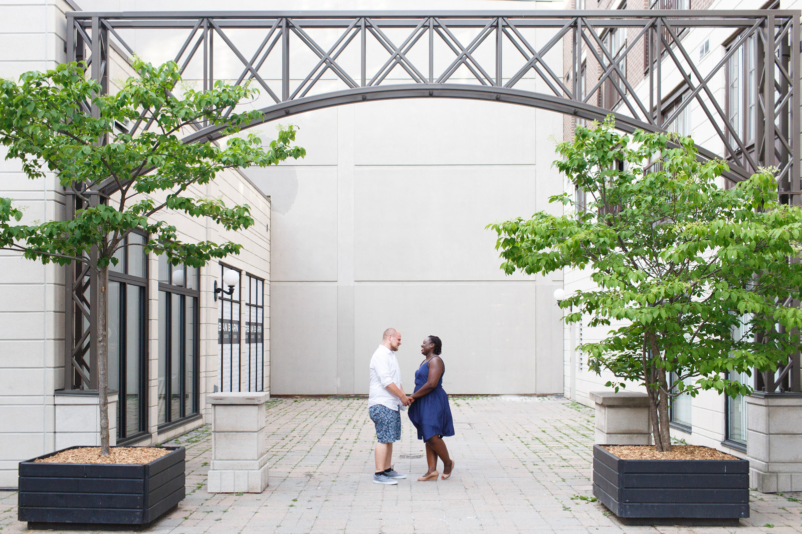 engagement-session-photos-downtown-ottawa