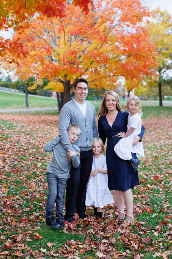 family of 5 under a tree in the fall at walter baker park